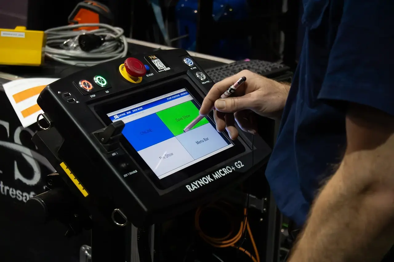 Performer flying rig configuration, harness and cable system